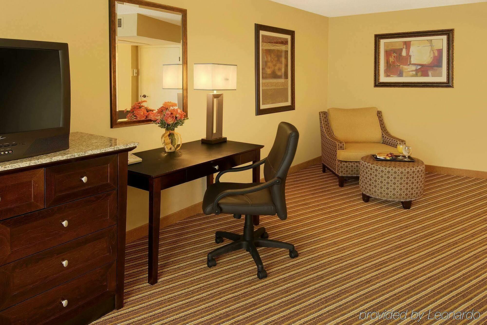 Aksarben Suites Trademark Collection By Wyndham Omaha Bilik gambar